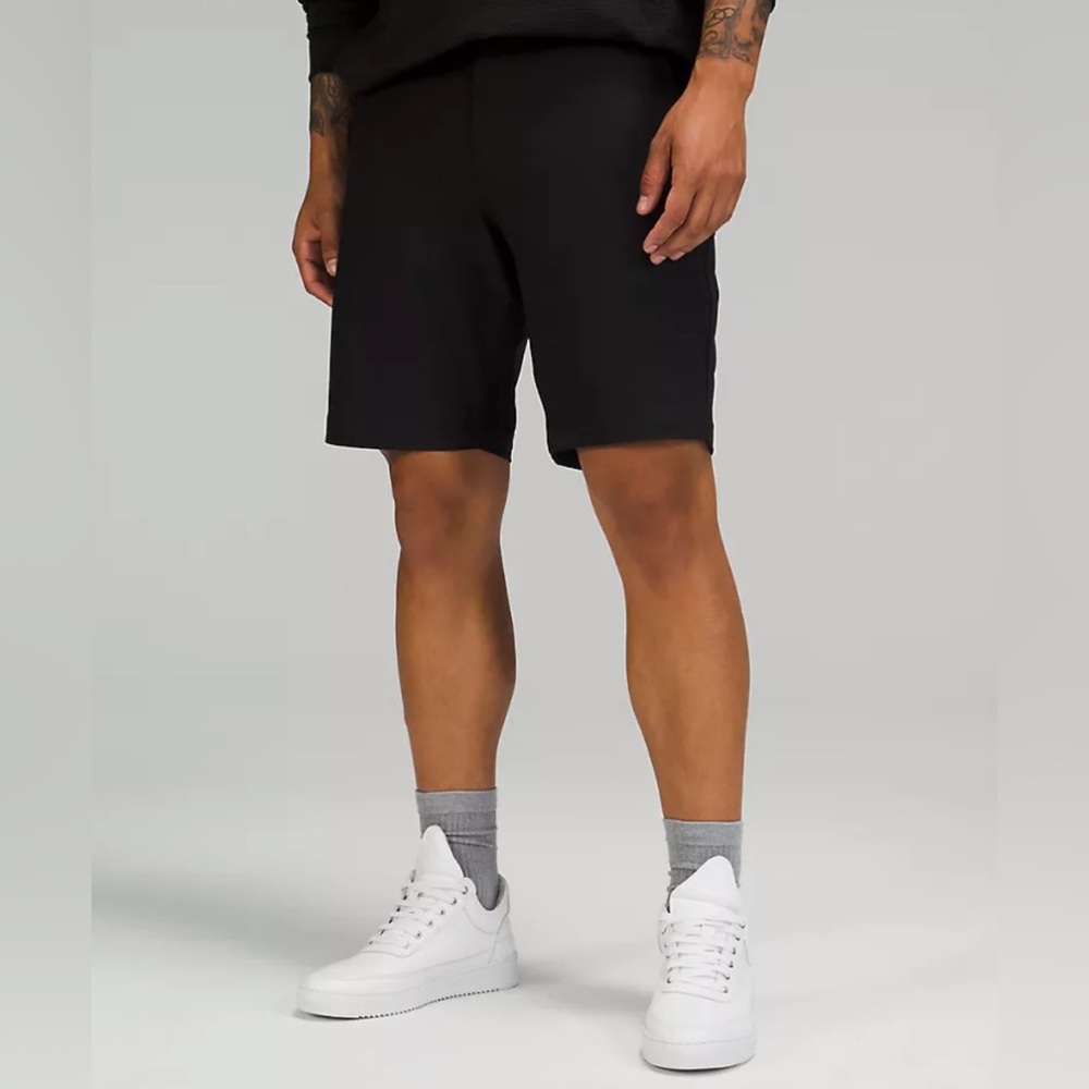 EUC! Lululemon Commission Classic-Fit Shorts 9” Warpstreme shorts
